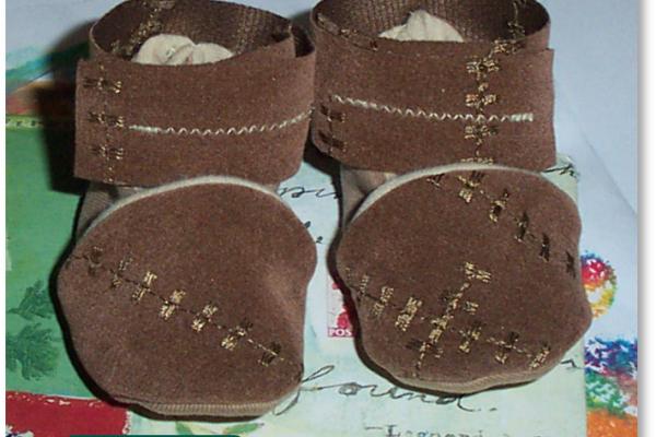 Girl's Handmade Infant Booties (0-3 months), Tan/Brown
